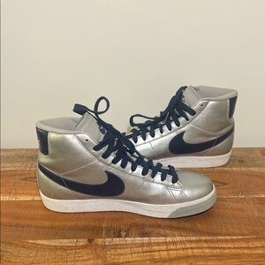 Nike Kids Silver and Black Sneakers